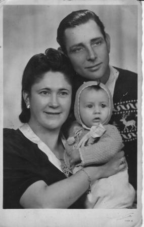 Famile Platz Maria (geb. Mikulanec) und Leopold mit Tochter